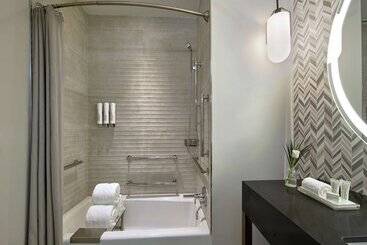 THesis Hotel Miami Coral Gables, Curio Collection by Hilton