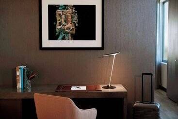 THesis Hotel Miami Coral Gables, Curio Collection by Hilton
