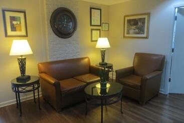 هتل Americas Best Value Inn Austin University