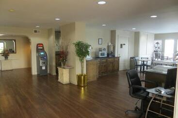 هتل Americas Best Value Inn Austin University