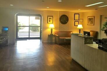 هتل Americas Best Value Inn Austin University