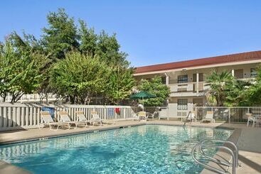 هتل Baymont By Wyndham Longview