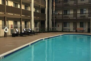 هتل Best Western Carlsbad By The Sea