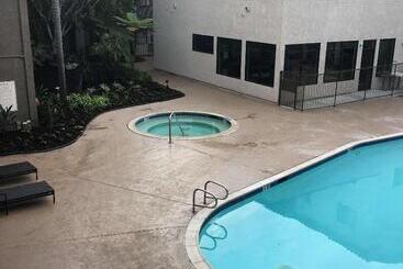 هتل Best Western Carlsbad By The Sea