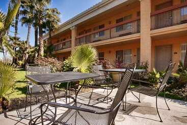 هتل Best Western Palm Court Inn