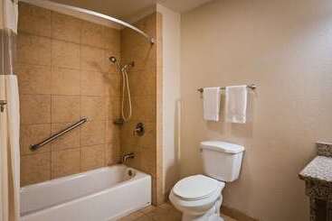 هتل Best Western Palm Court Inn