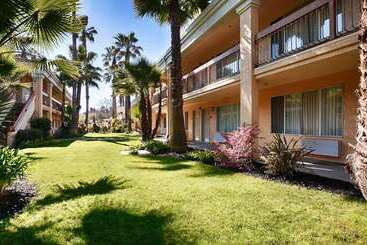 هتل Best Western Palm Court Inn