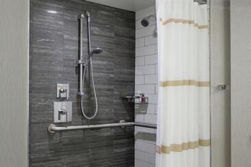 هتل Boston Marriott Newton