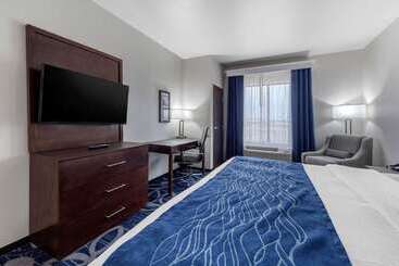 هتل Comfort Inn & Suites Oklahoma City South I 35