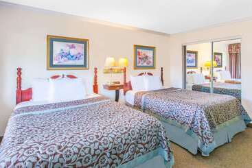 هتل Days Inn By Wyndham Camarillo  Ventura