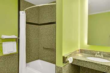هتل Days Inn By Wyndham San Francisco  Lombard