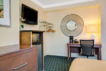 هتل Days Inn By Wyndham San Francisco  Lombard