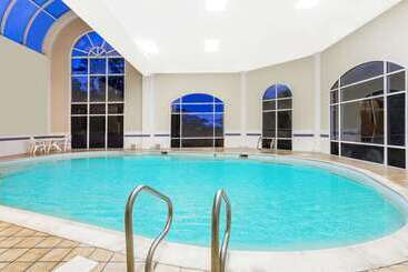 هتل Days Inn By Wyndham Williamsburg Historic Area