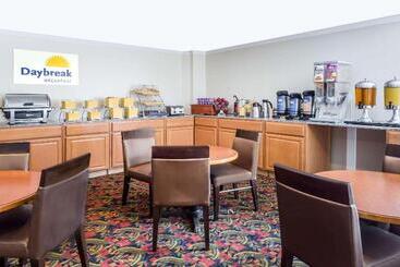 هتل Days Inn By Wyndham Williamsburg Historic Area