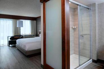 هتل Detroit Marriott Southfield