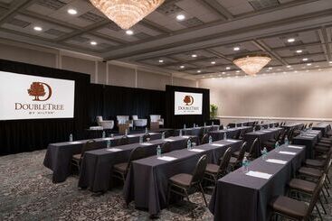 هتل Doubletree By Hilton Philadelphia Airport
