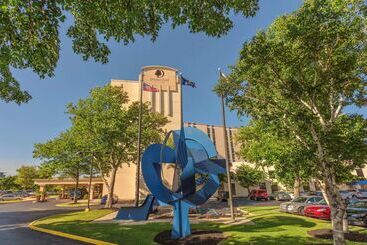 هتل Doubletree By Hilton Philadelphia Airport