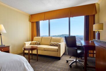 هتل Hilton Knoxville