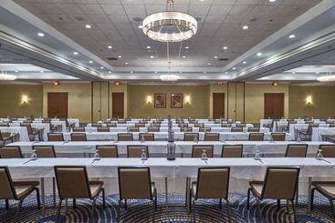 هتل Hilton Knoxville