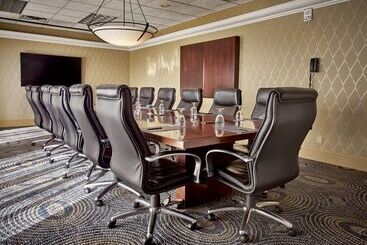 هتل Hilton Knoxville