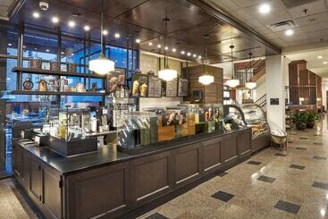 هتل Hilton Knoxville