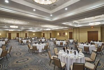 هتل Hilton Knoxville