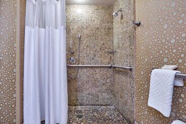 هتل Hilton Knoxville