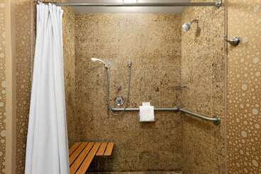هتل Hilton Knoxville