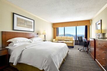 هتل Hilton Knoxville