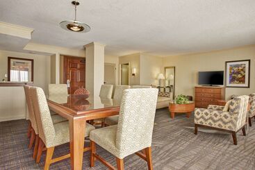 هتل Hilton Knoxville