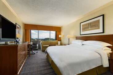 هتل Hilton Knoxville