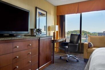 هتل Hilton Knoxville