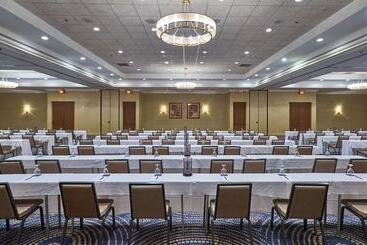 هتل Hilton Knoxville