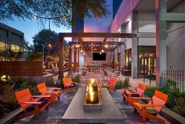 هتل Hilton Knoxville