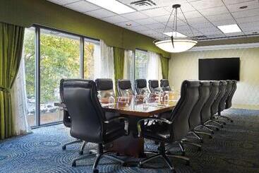هتل Hilton Knoxville