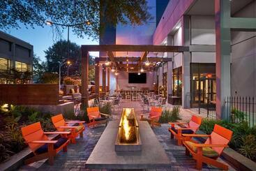 هتل Hilton Knoxville