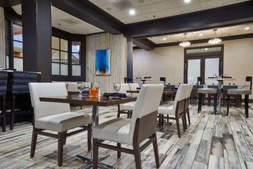 هتل Hilton Knoxville