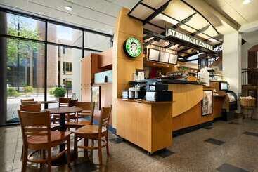هتل Hilton Knoxville