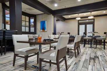 هتل Hilton Knoxville