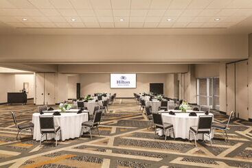 هتل Hilton Knoxville Airport