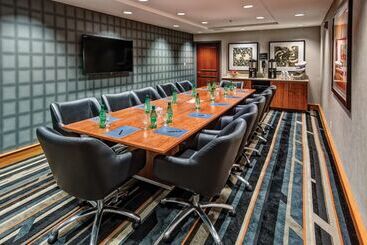 هتل Hilton Knoxville Airport