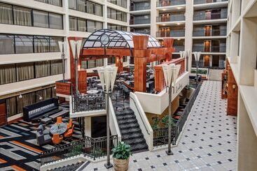 هتل Hilton Knoxville Airport