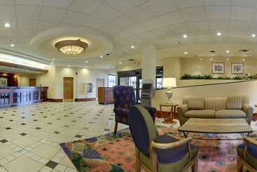 هتل Hilton Knoxville Airport