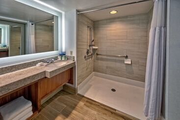 هتل Hilton Knoxville Airport