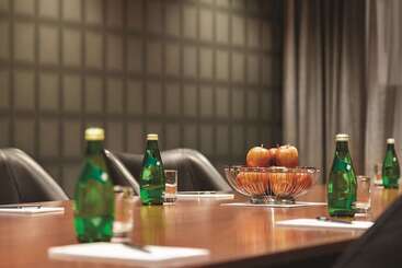 هتل Hilton Knoxville Airport
