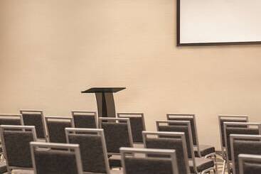 هتل Hilton Knoxville Airport
