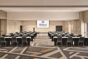 هتل Hilton Knoxville Airport