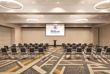 هتل Hilton Knoxville Airport