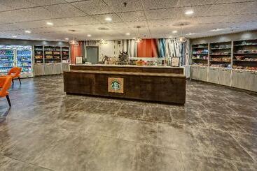 هتل Hilton Knoxville Airport