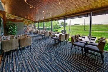 هتل Hilton Knoxville Airport